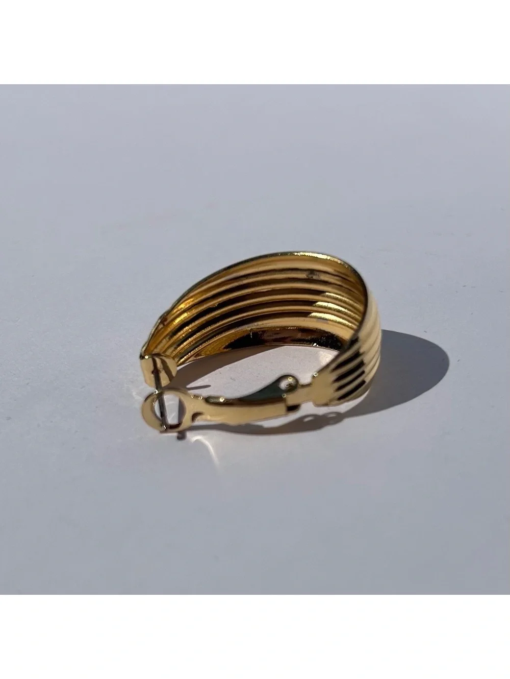 Vintage Gold Tone Ribbed Pierced Hoop Earrings